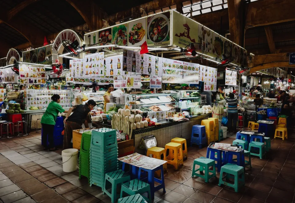 Bàn ăn tại Tăng Tấn Phò